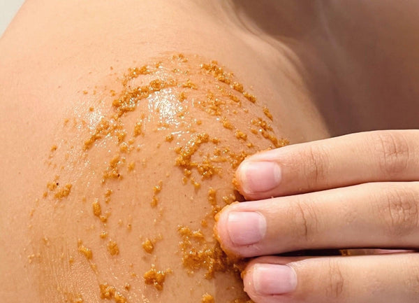 Gommage naturel pour le corps : à nous la peau douce !